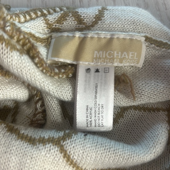 MK Scarf and Cap - Picture 8 of 8